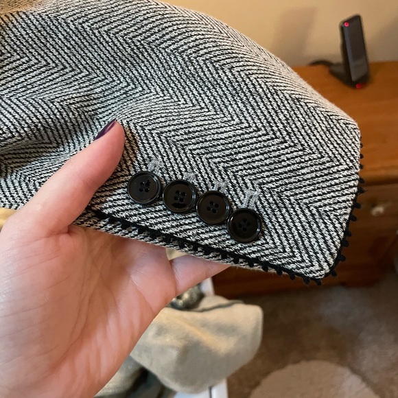 Ann Taylor Blazer, size 2 - Picture 6 of 7